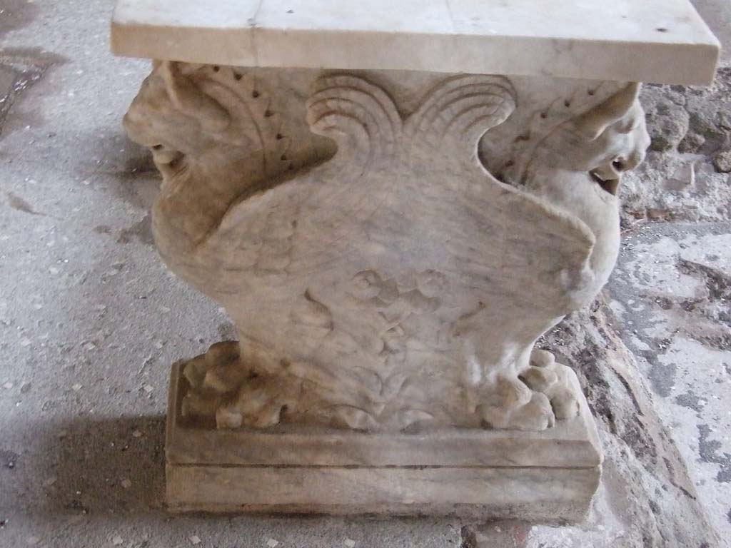 VI.15.8 Pompeii. December 2007. Looking towards decorative north side of marble table support.