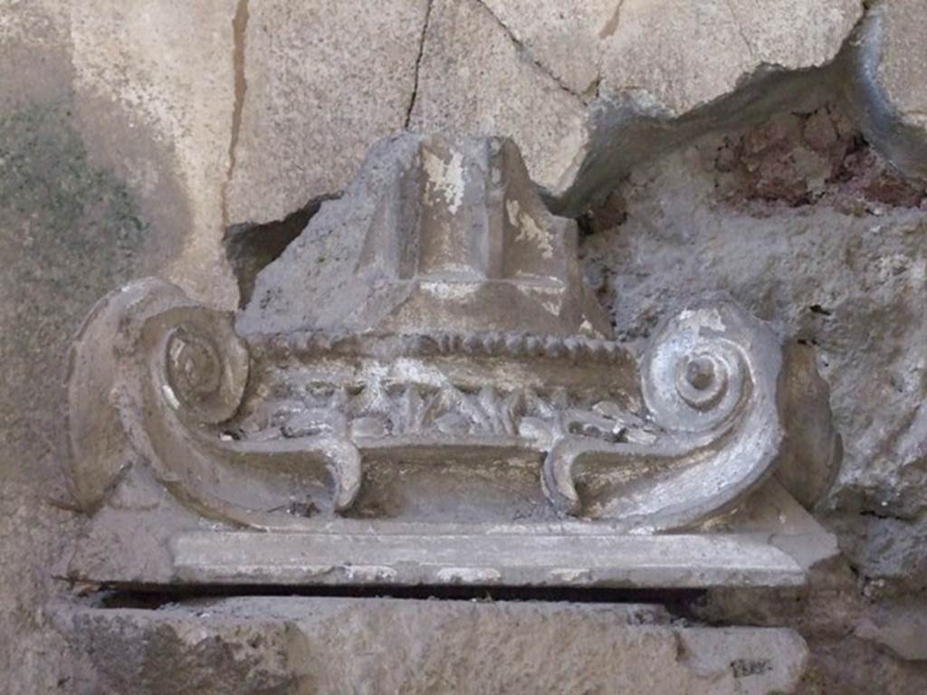 VI.15.9 Pompeii.  March 2009.  Triclinium.  Capital.