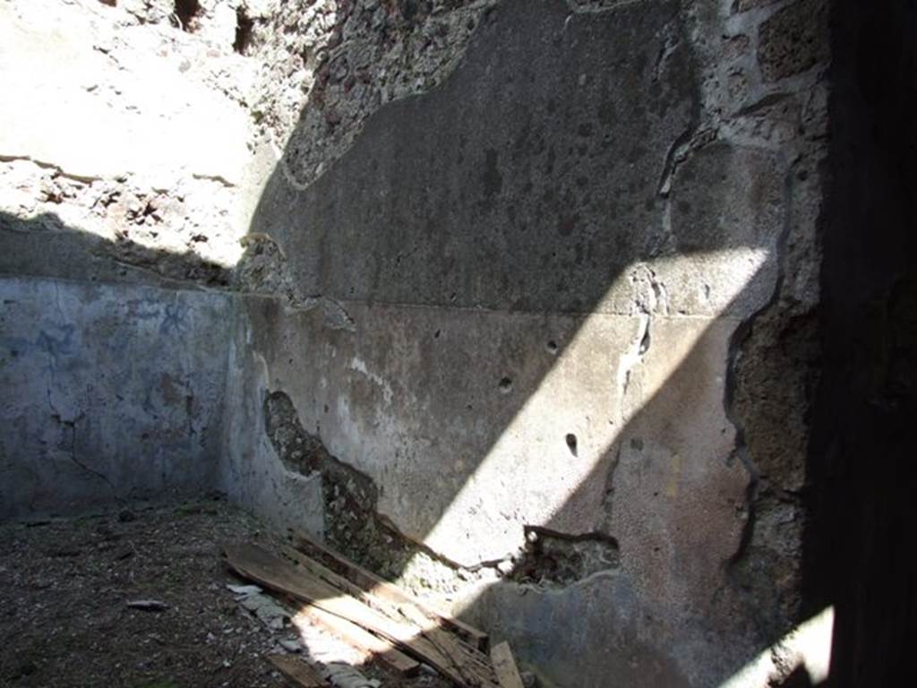 VI.15.9 Pompeii.  March 2009.  Ala.  East wall.