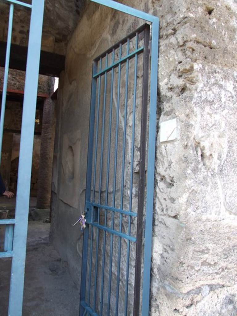 VI.15.9 Pompeii. March 2009. North side of entrance corridor.