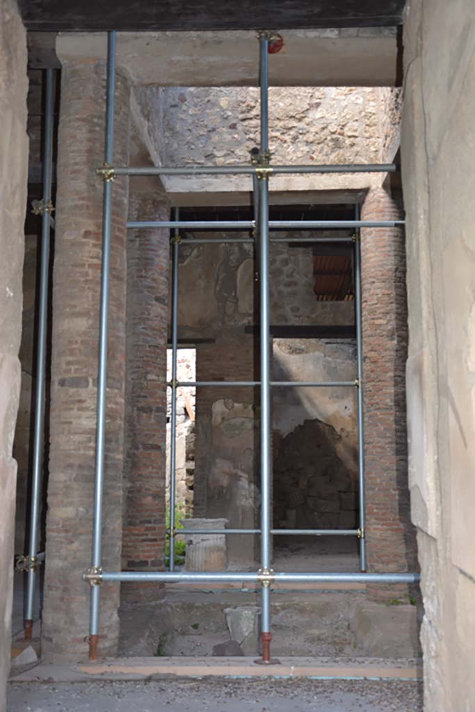VI.15.9 Pompeii. July 2017. Entrance corridor, looking west to atrium.
Foto Annette Haug, ERC Grant 681269 DÉCOR.