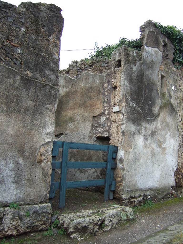 VI.15.12 Pompeii. December 2005. Entrance doorway, leading to a modest house, according to Sogliano in Notizie degli Scavi. According to Della Corte, this house was given its name, by the finding of an amphora with the words 
 (Vinum) Pompei(anum)
T. Vedio Vest(ali), ab Castricio    [CIL IV 5559 with note 2  on page 63]
See Della Corte, M., 1965.  Case ed Abitanti di Pompei. Napoli: Fausto Fiorentino. (p.63)
