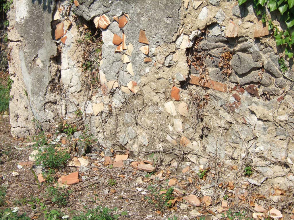 VI.15.23 Pompeii. September 2005. East wall of portico.