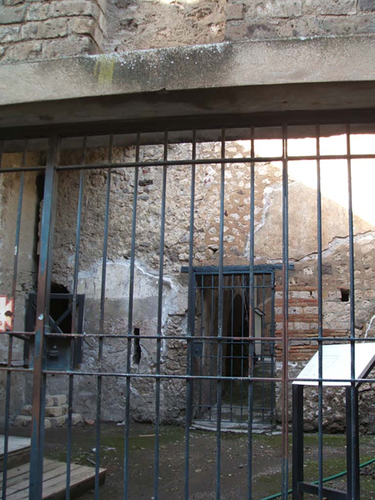 VI.15.27 Pompeii. December 2004. Looking north from entrance doorway.
According to Eschebach, on the left was a latrine, on the right was a stable with drinking trough.
See Eschebach, L., 1993. Gebäudeverzeichnis und Stadtplan der antiken Stadt Pompeji. Köln: Böhlau. (p.218).

