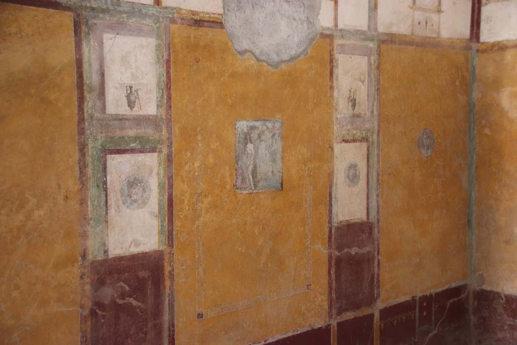 VI.16.7 Pompeii. September 2021. Room R, south wall. Photo courtesy of Klaus Heese.