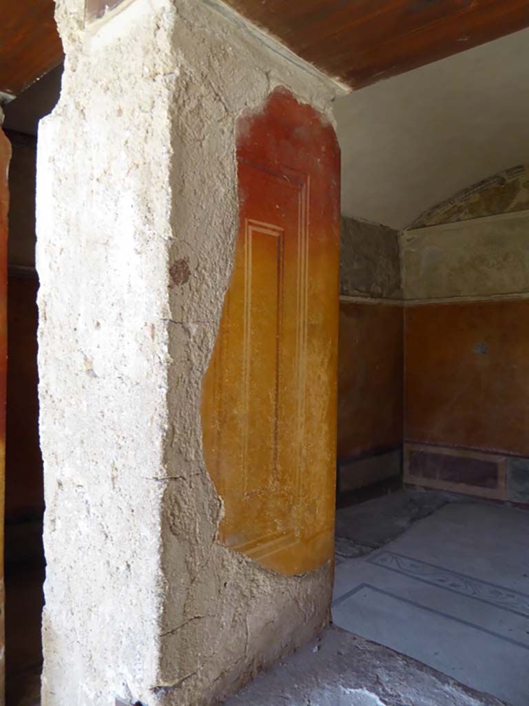 VI.16.7 Pompeii. September 2015. Room I, detail of west side of window.
Foto Annette Haug, ERC Grant 681269 DÉCOR.

