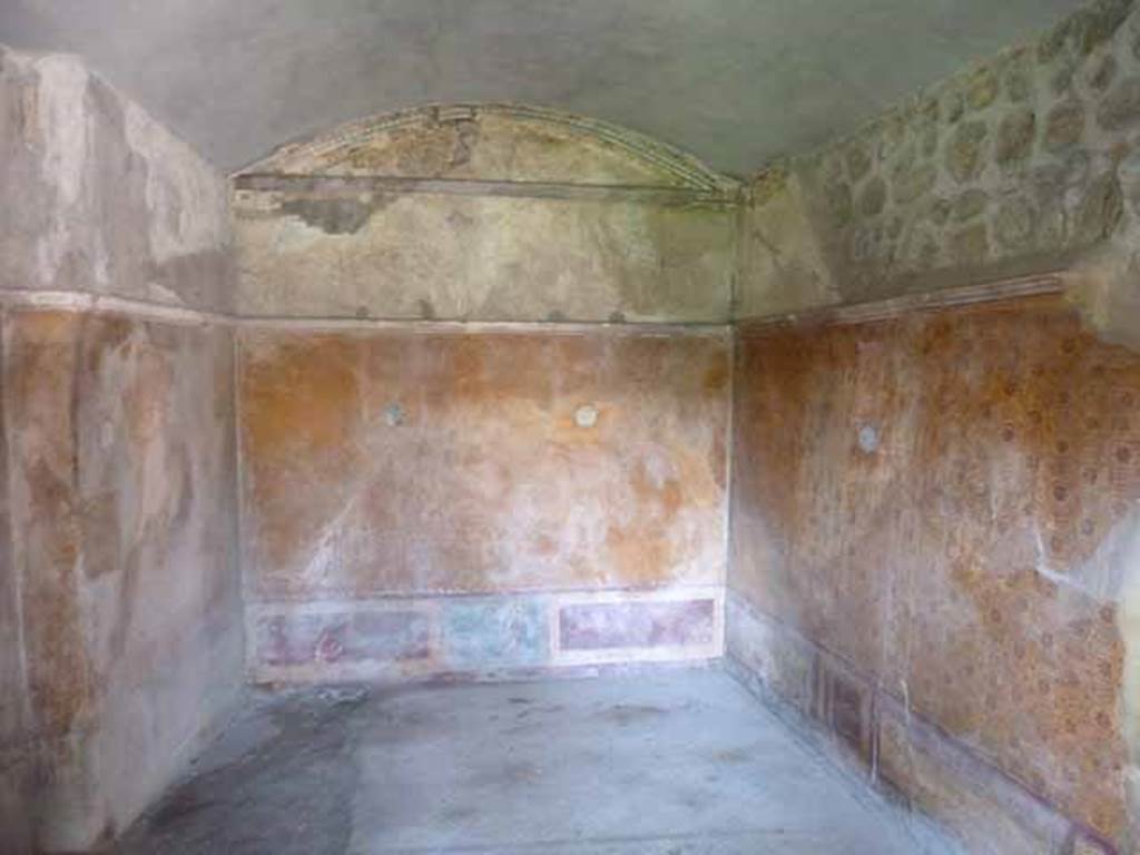 VI.16.7 Pompeii. May 2010. Room I, north end with sites for four glass medallions, before conservation.
According to Garcia y Garcia, the house received its name from four glass discs found in the plaster in the walls of a cubiculum.
Two of the preserved ones were incised with the figures and attributes of cupids which were then inlaid with gold leaf.
During the bombing in the night of 16th September 1943, a bomb fell in the street outside this house.
The shaking caused by the explosion led to the ruin and irreparable loss of the half-medallion from the east wall.
See Garcia y Garcia, L., 2006. Danni di guerra a Pompei. Rome: L’Erma di Bretschneider. (p.96).
According to PPM –
“Actually only the medallion to the left of the rear wall was found in situ, the others have been lost.”
See Carratelli, G. P., 1990-2003. Pompei: Pitture e Mosaici. V. Roma: Istituto della enciclopedia italiana, p. 791.
