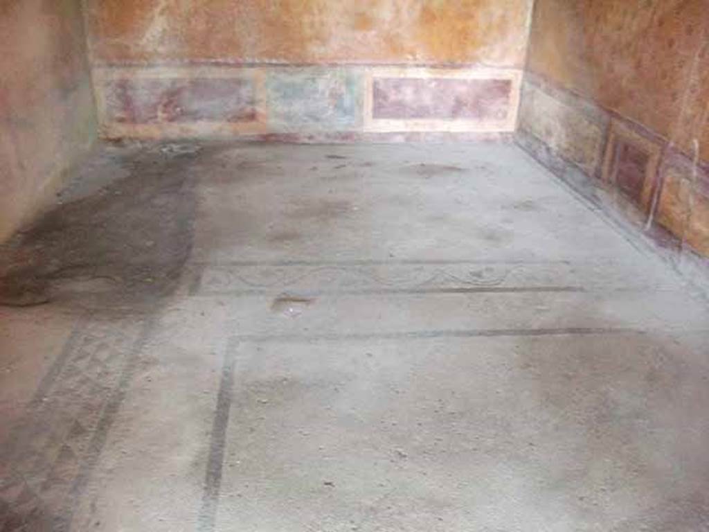 VI.16.7 Pompeii. May 2010. Room I, floor. Looking north.