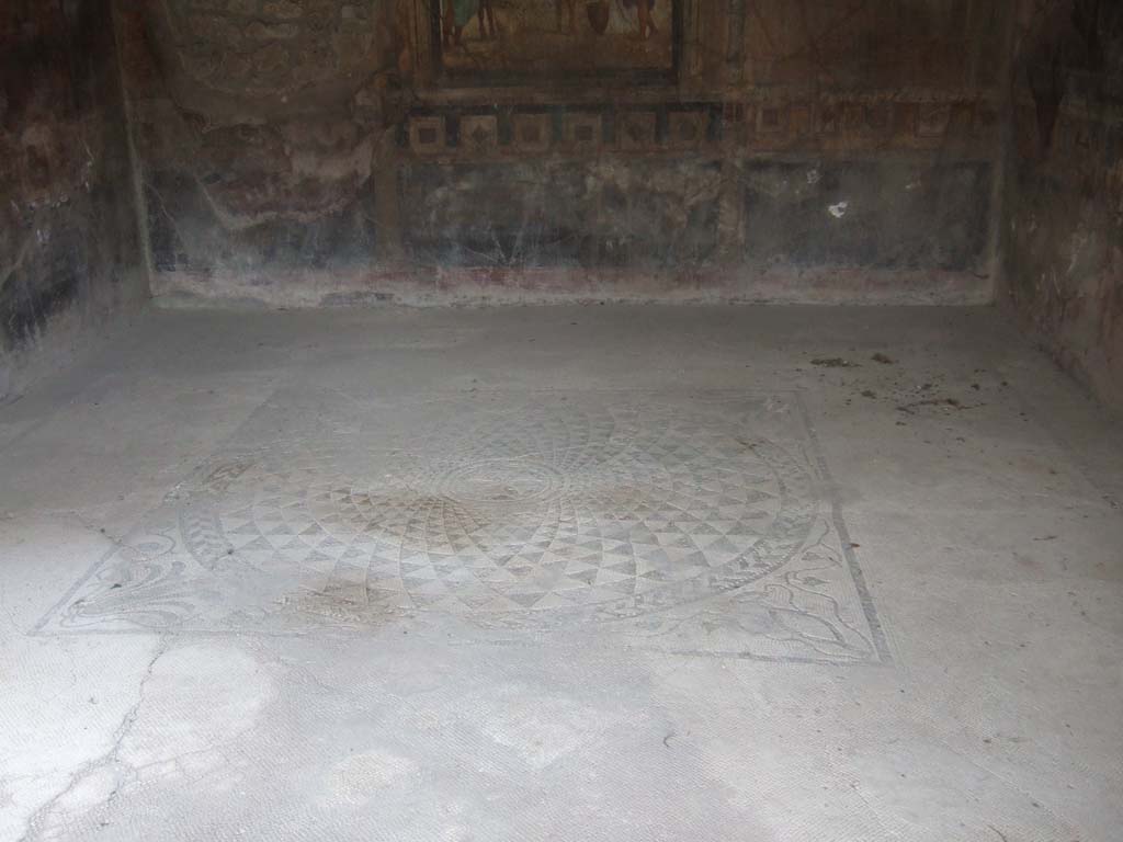 VI.16.7 Pompeii. May 2006. Room G, mosaic floor in oecus.  