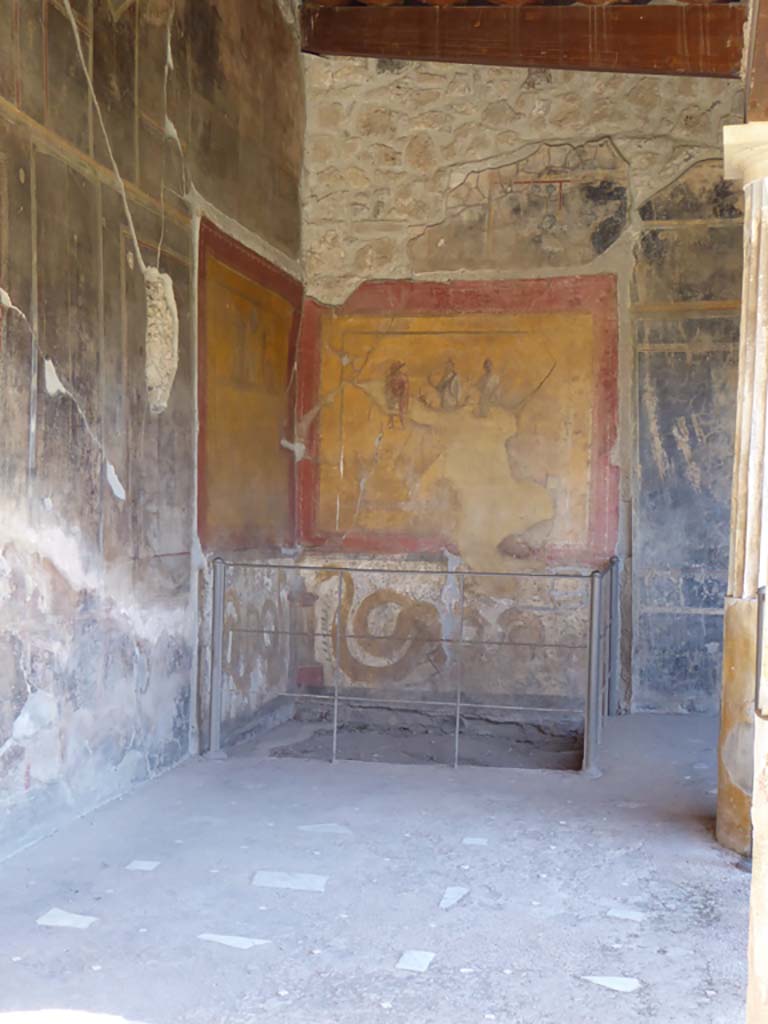 VI.16.7 Pompeii. September 2015. Looking south at east end of east portico towards lararium.
Foto Annette Haug, ERC Grant 681269 DCOR.
