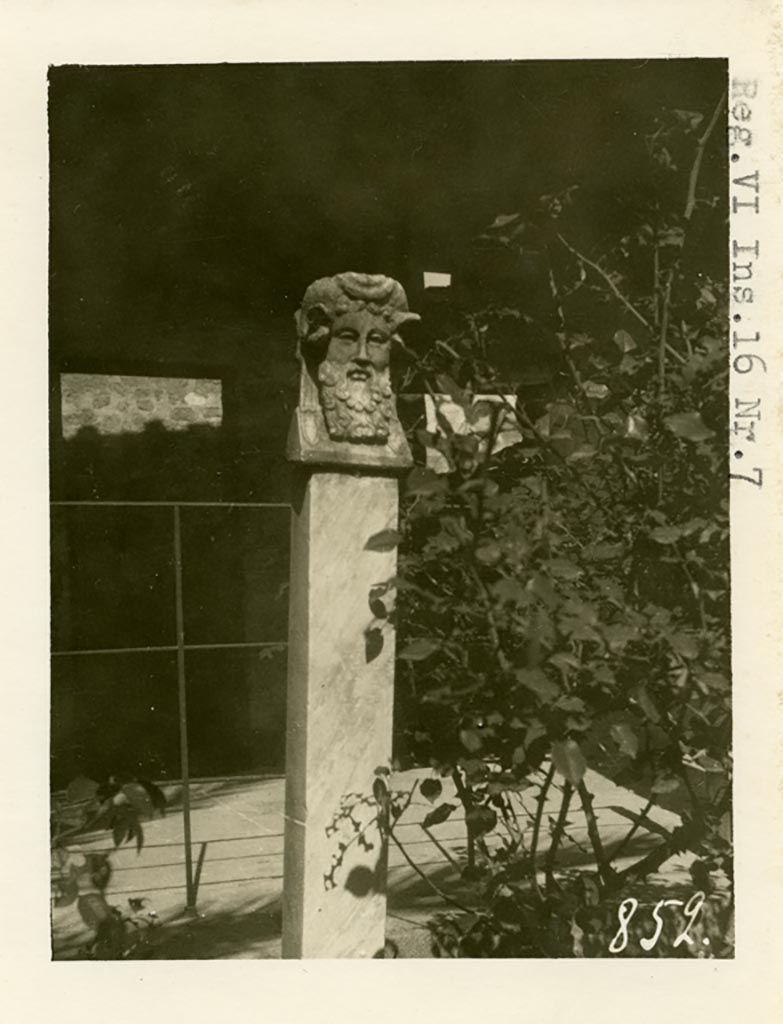 VI.16.7 Pompeii. Pre-1937-39. Marble herm. 
Photo courtesy of American Academy in Rome, Photographic Archive. Warsher collection no. 858.
