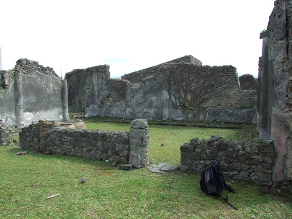 VI.16.27 Pompeii. March 2009. Looking south across North Portico to Peristyle garden M.