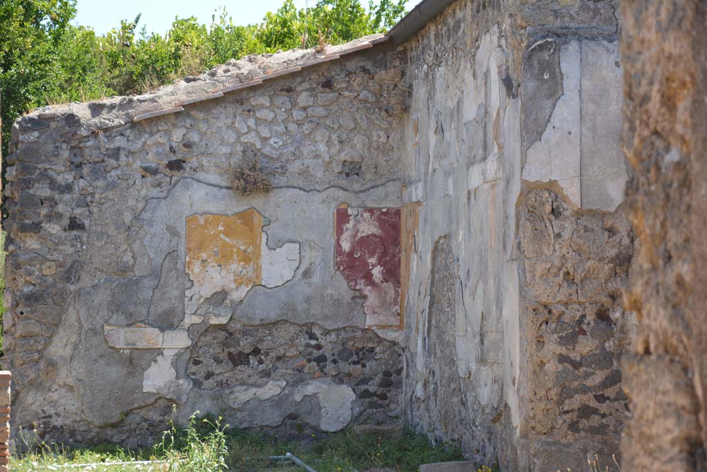 VI.16.27 Pompeii. July 2017. Room J, looking towards south-east corner.
Foto Annette Haug, ERC Grant 681269 DÉCOR.