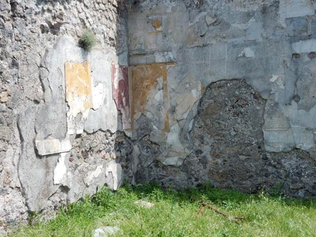 VI.16.27 Pompeii. May 2015. Room J, south-east corner. Photo courtesy of Buzz Ferebee.