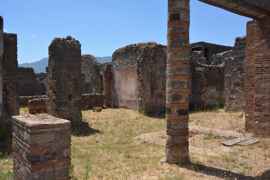 VI.16.27 Pompeii. July 2017. Looking south-west across atrium.
Foto Annette Haug, ERC Grant 681269 DÉCOR.