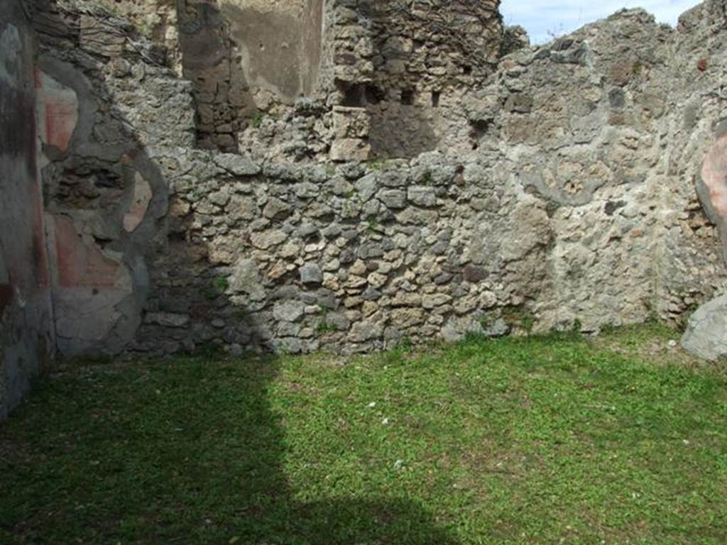 VI.16.32 Pompeii. March 2009. Room E, north wall, its decoration almost entirely destroyed.