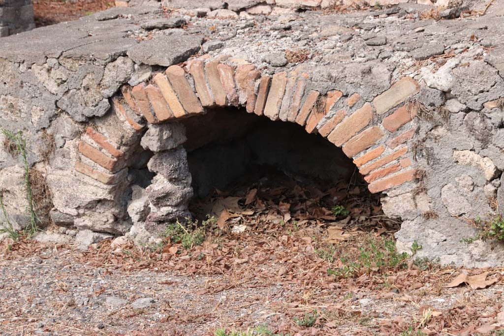 VI.17.1 Pompeii. September 2021. Detail of hearth on north side of entrance doorway. Photo courtesy of Klaus Heese.