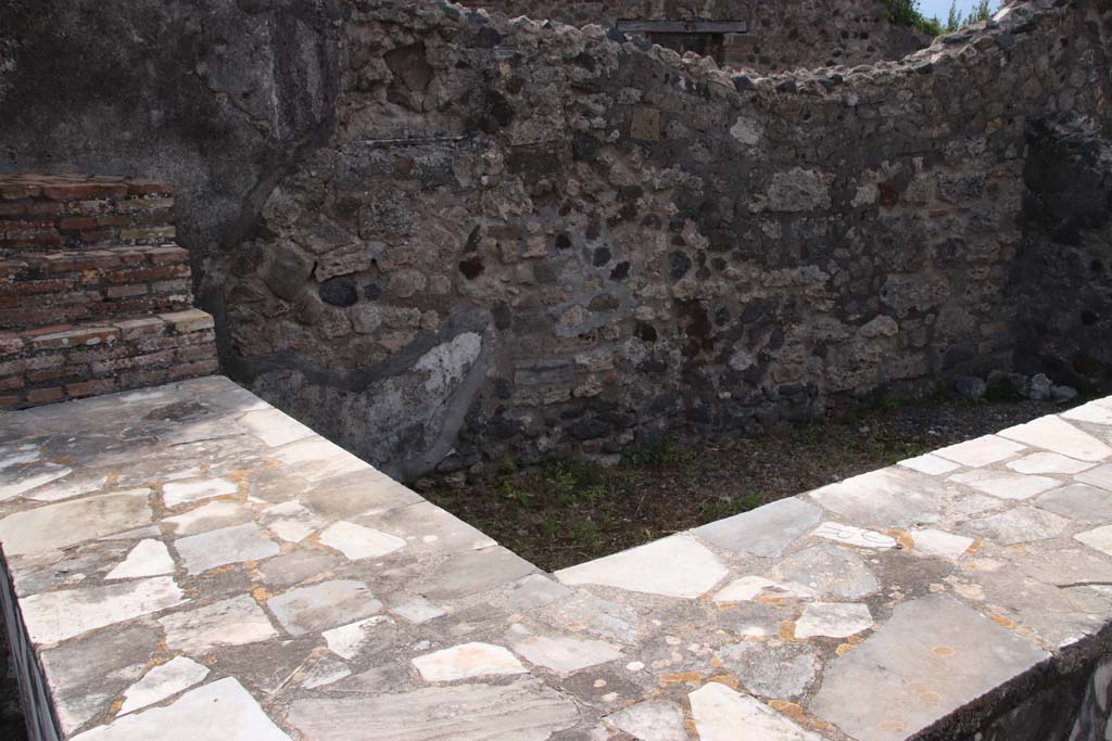 VI.17.4 Pompeii. September 2021. Looking south-west towards rear of counter. Photo courtesy of Klaus Heese.