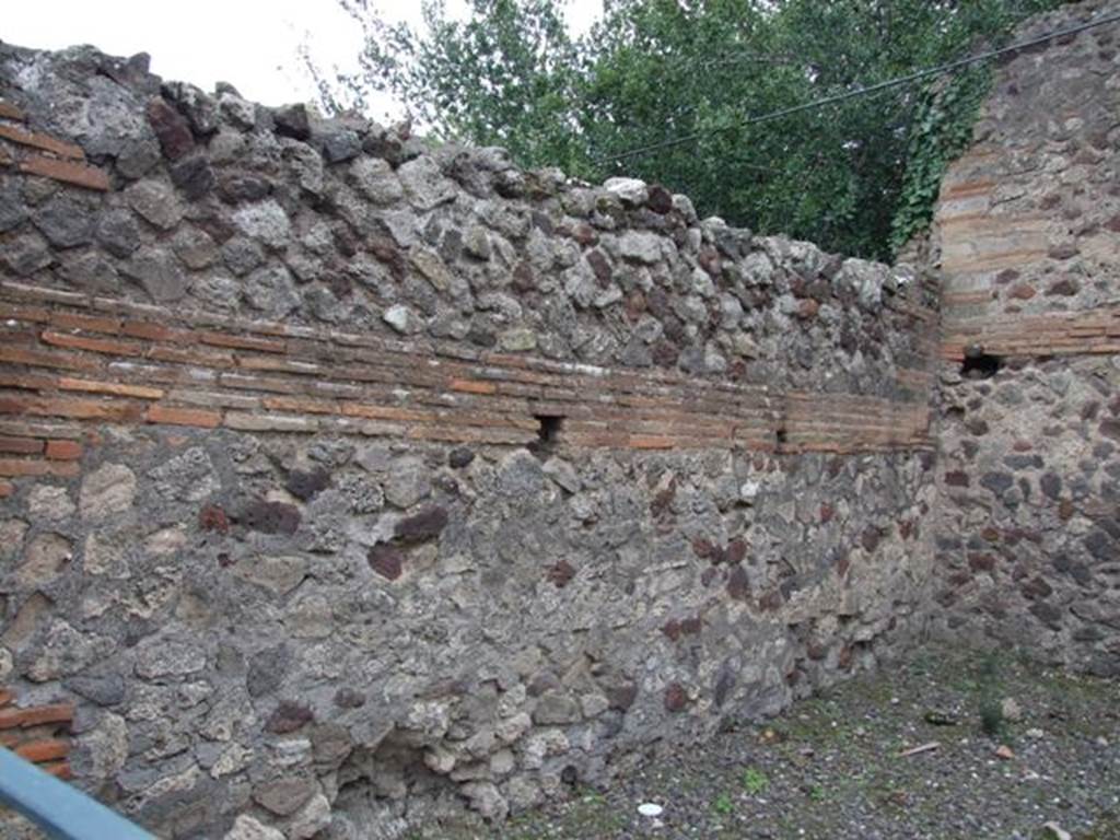 VI.17.7 Pompeii.  Shop.  December 2007.  South wall. 