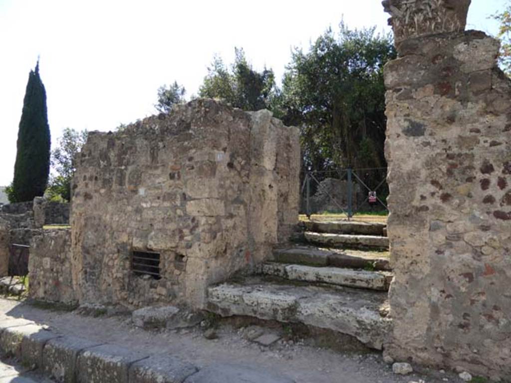 VI.17.14–13 Pompeii. October 2014. Looking west to street-front façade. Photo courtesy of Michael Binns.