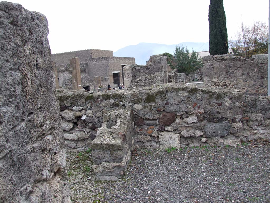 VI.17.13 Pompeii. December 2007. Doorway to cubiculum on south side of entrance, on left.
In the south wall, towards the right, there does look like the remains of a doorway, this is shown on the plan by La Vega, but looks like it has now been bricked up.
If there was a doorway there, it would have linked to VI.17.16 and 17, and Piranesi would have been correct in calling it a house with three atriums!
See VI.17.16, with drawing of plans by Piranesi, Vol. II, Pl. XLIV, and Pl. XLVI,
in Piranesi, F, 1804. Antiquités de la Grande Grèce : Tome II. Paris : Piranesi and Le Blanc.