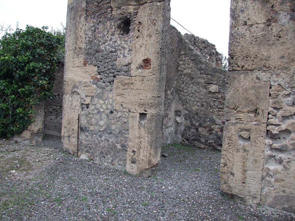 VI.17.13 Pompeii. December 2007. Doorways to two rooms on north side of atrium.