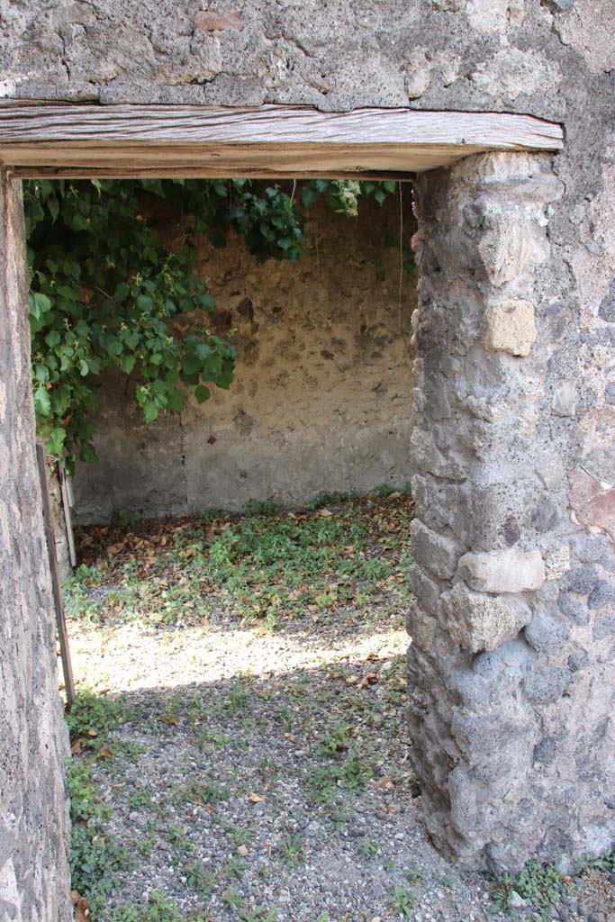 VI.17.13 Pompeii. September 2021.
Looking through doorway in west wall of triclinium into second room on north side of atrium.
Photo courtesy of Klaus Heese.