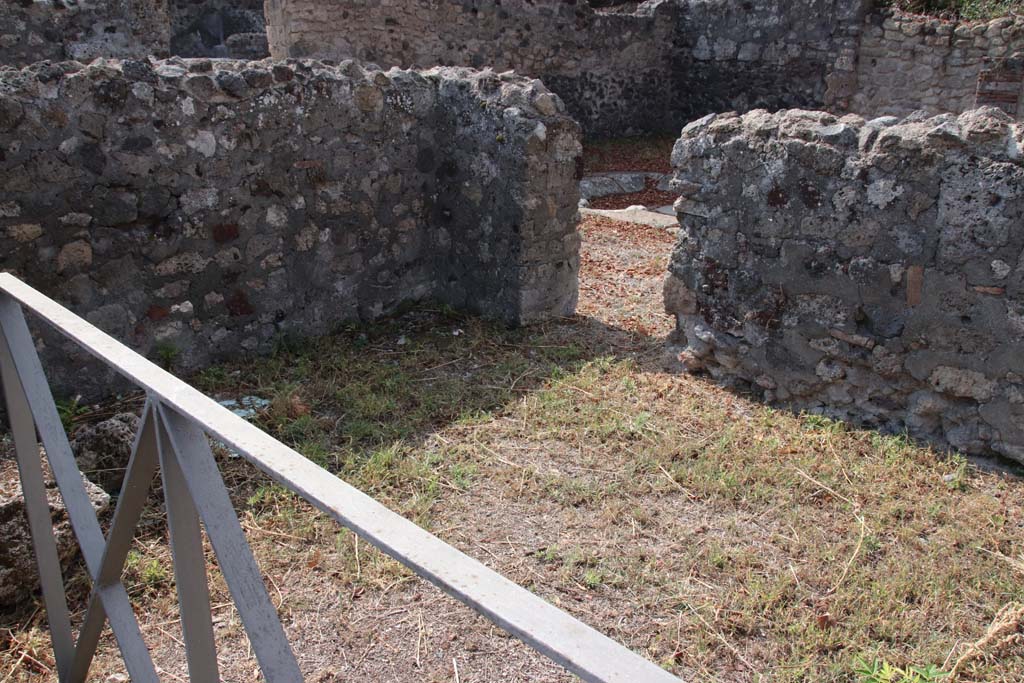 VI.17.15 Pompeii. September 2021. 
South wall of shop, and doorway in south-west corner into atrium of VI.17.16. Photo courtesy of Klaus Heese.
