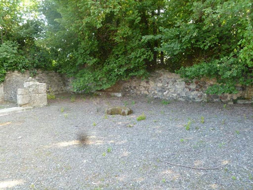 VI.17.17 Pompeii. May 2011. Looking towards south-west corner of atrium. 