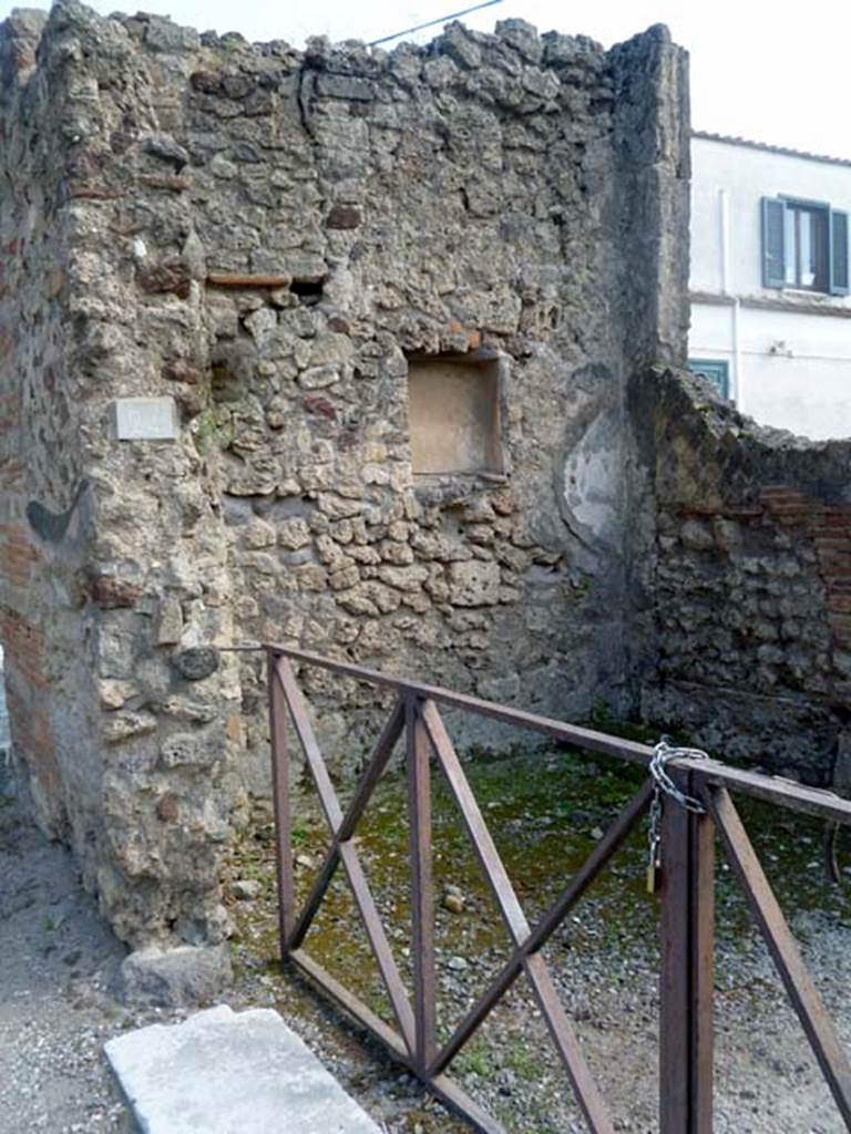 VI.17.24 Pompeii. May 2011. South wall. Photo courtesy of Michael Binns.