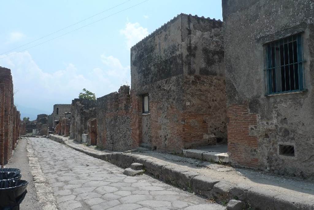 VI.17.27 Pompeii. July 2010. Entrance doorway on west side of Via Consolare. Photo courtesy of Michael Binns.