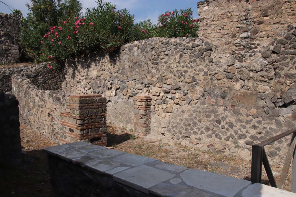 VI.17.31 Pompeii. September 2021. 
Looking across shop-room towards rear room on north-west side. Photo courtesy of Klaus Heese.

