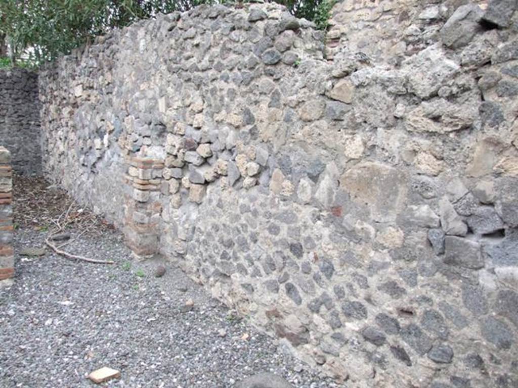 VI.17.31 Pompeii. December 2007. North wall of shop.