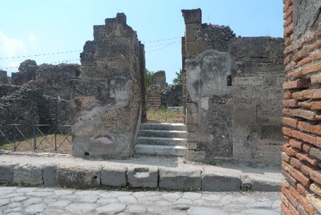 VI.17.32 Pompeii. July 2010. Entrance doorway on west side of Via Consolare.
Photo courtesy of Michael Binns.
According to Breton, the house was named after an inscription found on the pilaster facing the Academy of Music (VI.3.7).
This pilaster would have been on the north (right) side of the doorway 
C. IVLIVM POLYBIVM
II VIR.  MVLIONES ROG   [CIL IV 134]
See Breton, Ernest. (1855). Pompeia, decrite et dessine : 2nd ed. Paris : Baudry, (p.220).
