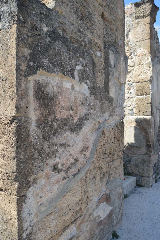 VI.17.32 Pompeii. March 2019. Looking north towards south side of entrance doorway.
Foto Taylor Lauritsen, ERC Grant 681269 DÉCOR.