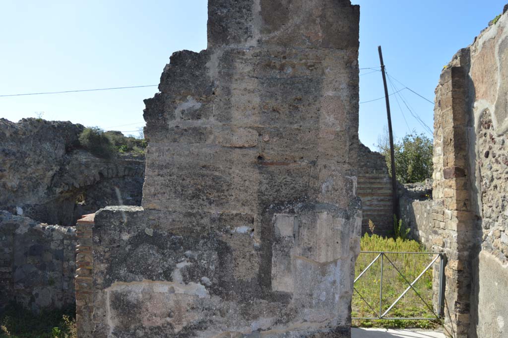 VI.17.32 Pompeii. March 2019. Looking west towards south side of entrance doorway.
Foto Taylor Lauritsen, ERC Grant 681269 DÉCOR.