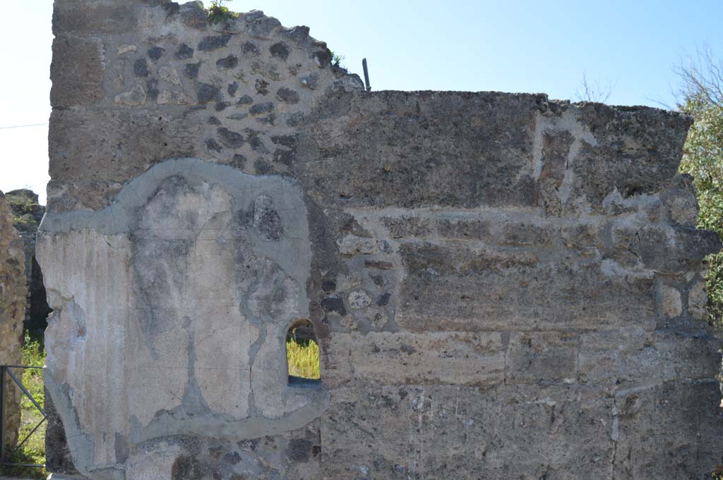 VI.17.32 Pompeii. March 2019. Looking west to front façade on north side of entrance doorway.
Foto Taylor Lauritsen, ERC Grant 681269 DÉCOR.
