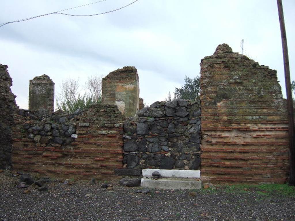 VI.17.32 Pompeii. December 2005. Looking west across atrium, towards blocked doorway to north-east corner of peristyle.