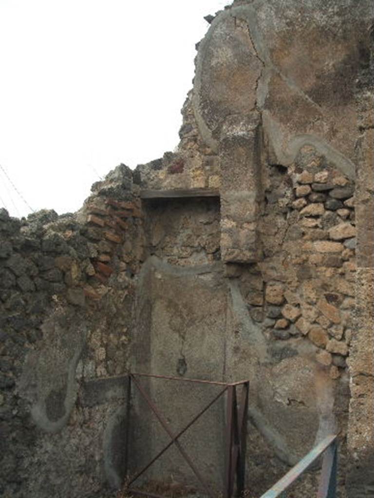 VI.17.33 Pompeii. May 2005. North wall.