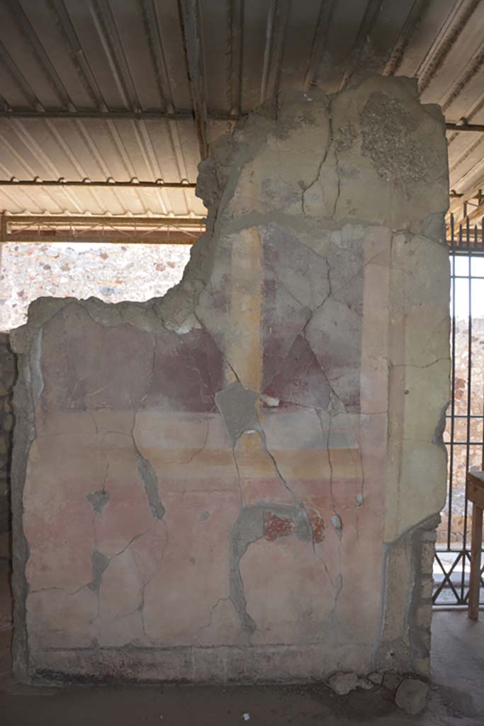 VI.17.41 Pompeii. September 2019. 
Painted decoration on north side of entrance doorway, on east side of atrium.
Foto Annette Haug, ERC Grant 681269 DCOR.
