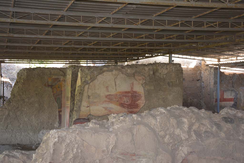 VI.17.41 Pompeii. September 2019. Looking towards north wall of tablinum, from room on south side.
Foto Annette Haug, ERC Grant 681269 DÉCOR.


