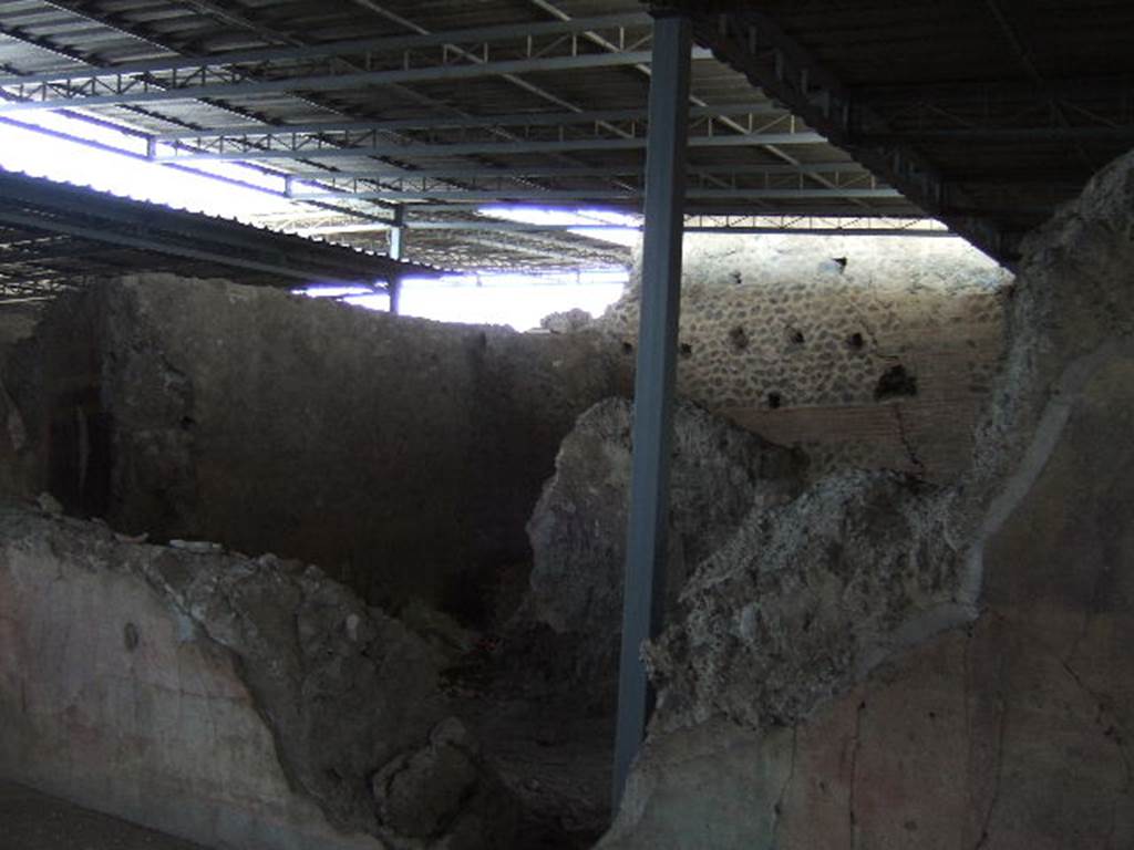 VI.17.41 Pompeii. May 2006. Rooms on north side of atrium.