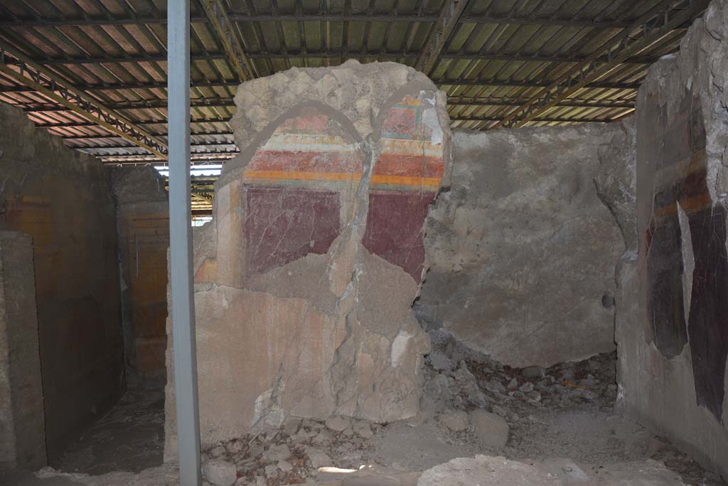 VI.17.41 Pompeii. September 2019. West wall of north ala, with doorway to cubiculum, on left.
Foto Annette Haug, ERC Grant 681269 DÉCOR.
