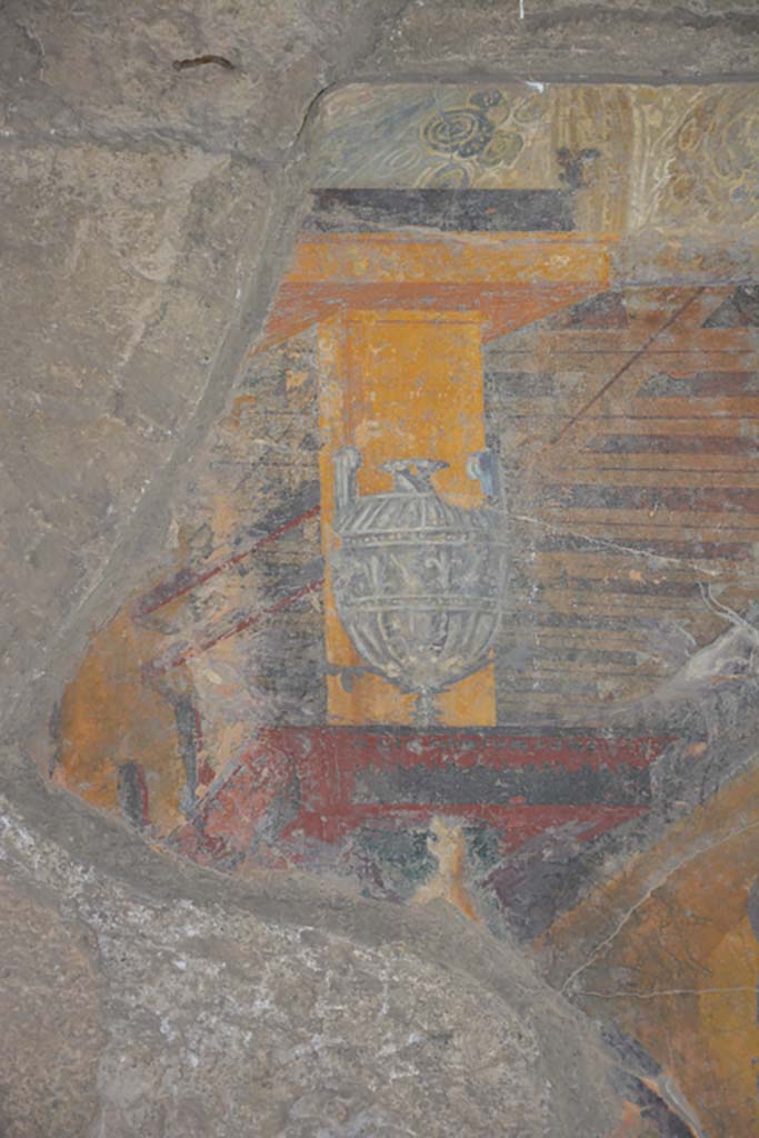 VI.17.41 Pompeii. September 2019. 
Cubiculum 17, detail of object on an Ionic shelf from upper north wall in north-east corner.
Foto Annette Haug, ERC Grant 681269 DÉCOR.
