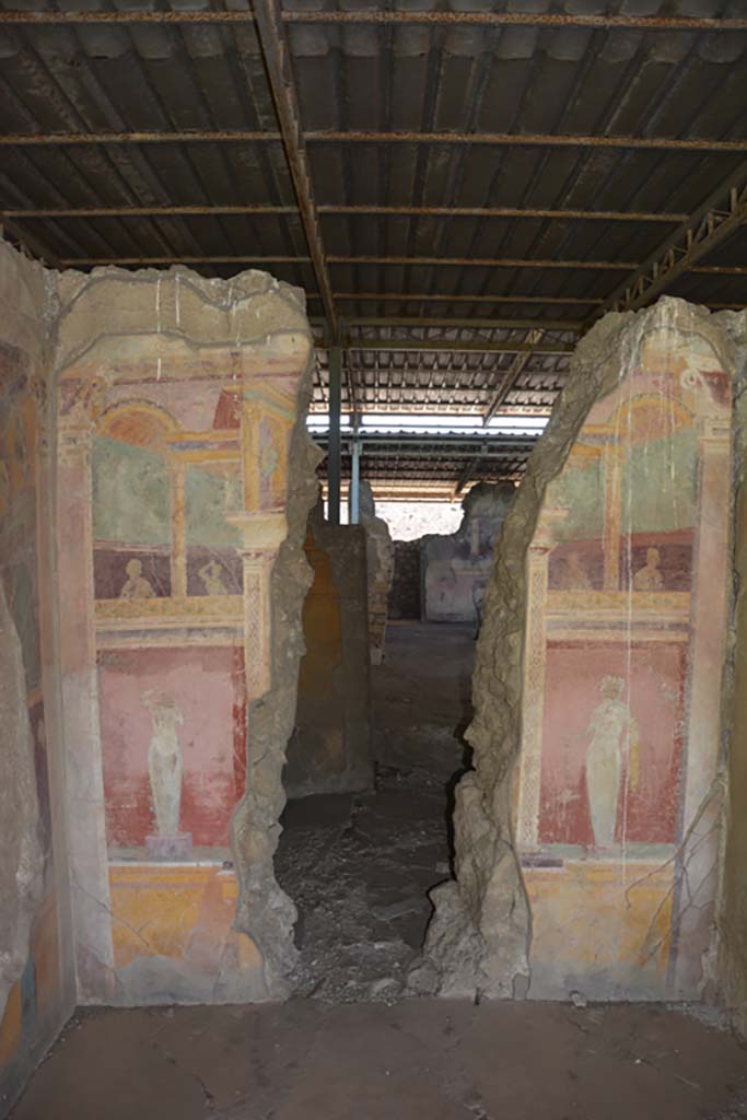VI.17.41 Pompeii. September 2019. East wall of cubiculum 17.
Foto Annette Haug, ERC Grant 681269 DÉCOR.

