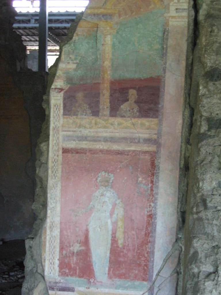 VI.17.41 Pompeii. May 2006. Cubiculum or small room on north side of tablinum. South end of east wall. Architectural painting with figures looking down from an upper gallery onto a robed figure below.
