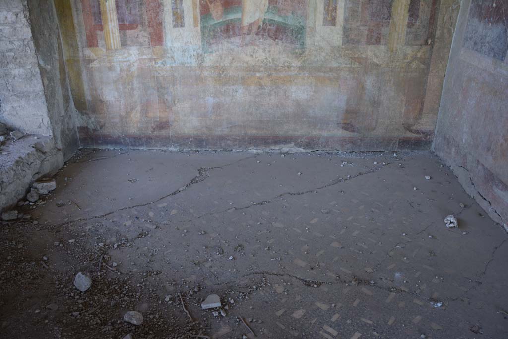 VI.17.41 Pompeii. September 2019. Looking north across flooring in exedra.
Foto Annette Haug, ERC Grant 681269 DÉCOR.

