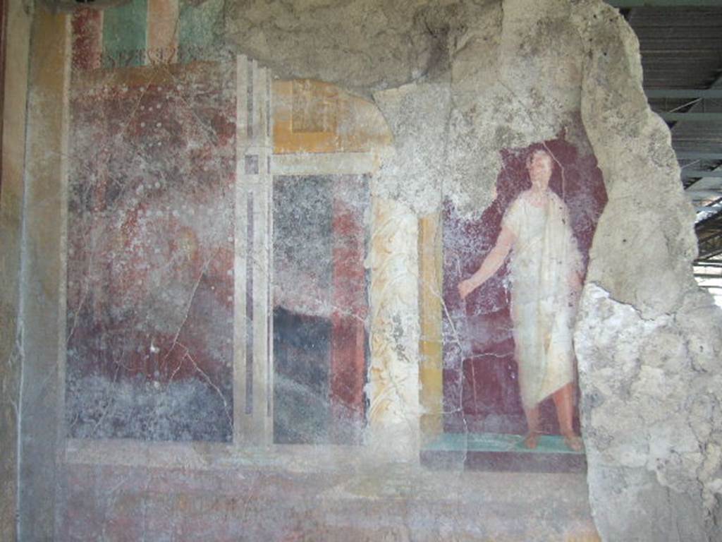 VI.17.41 Pompeii. May 2006. South wall of exedra 18 on north side of cubiculum 17. Architectural painting with robed figure.



