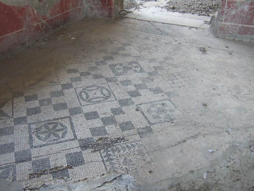 VI.17.41 Pompeii. May 2006. Mosaic floor of higher level room on north side from exedra, possibly cubiculum of VI.17.36.
