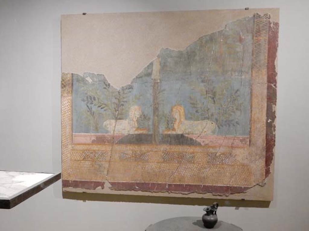 VI.17.42, Pompeii, May 2018. 
Fragment of the wall of the summer triclinium 31 decorated with a pair of facing Sphynxes within a lush garden.
Archaeological Park of Pompeii, inv 87228. Photo courtesy of Buzz Ferebee.
